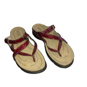 ECCO LIGHT Sz 41 EU 10/10.5 US Burgundy Patent Croc Embossed Strappy Sandals